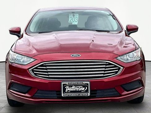 Used 2017 Ford Fusion SE w/ Fusion SE Technology Package FWD image 3