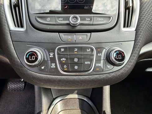 Used 2025 Chevrolet Malibu LT FWD image 11