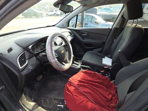 Used 2020 Chevrolet Trax LS w/ Tint and Cruise Package image 8