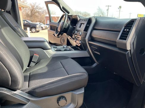 Used 2018 Ford Expedition XLT image 9