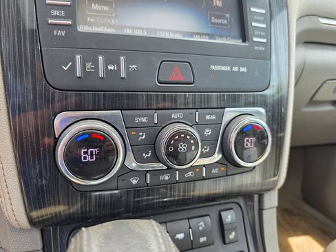 Used 2015 Chevrolet Traverse LT AWD/4WD image 19