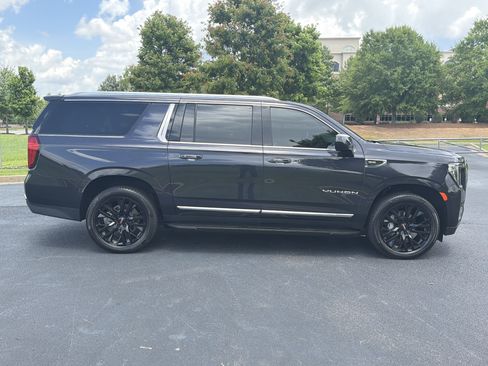Used 2023 GMC Yukon XL SLT AWD/4WD image 10