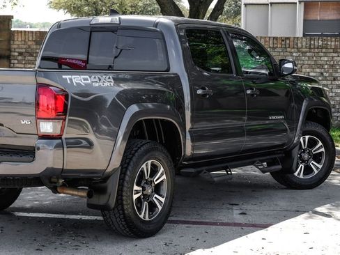 Used 2019 Toyota Tacoma TRD Sport w/ Technology Package image 17