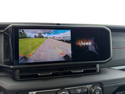 Used 2026 Jeep Gladiator Rubicon AWD/4WD image 17