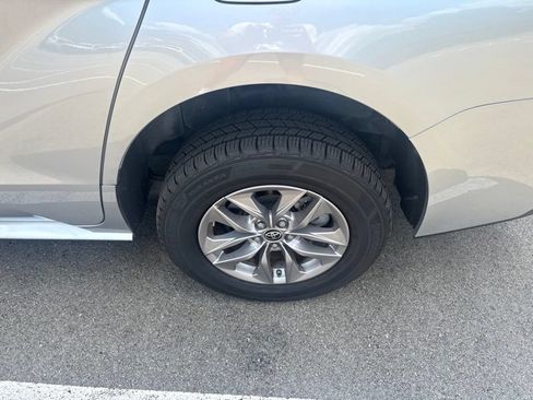 Used 2022 Toyota Sienna XLE FWD image 48