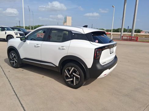New 2026 Nissan Kicks SV w/ SV Premium Package FWD image 5