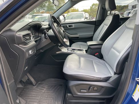 Used 2021 Ford Explorer XLT w/ Equipment Group 202A image 43