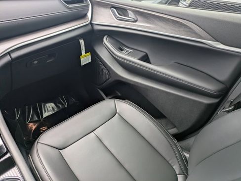 New 2025 Jeep Grand Cherokee L Limited w/ Black Appearance Package image 15