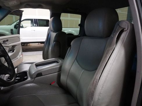 Used 2004 Chevrolet Silverado 1500 LT w/ Light Duty Power Package image 6