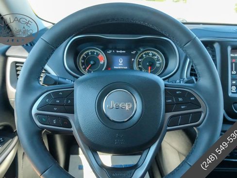 Used 2022 Jeep Grand Cherokee Laredo X AWD/4WD image 16