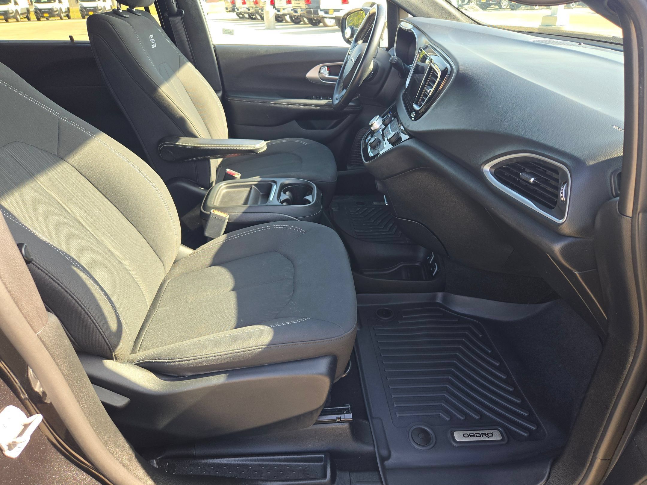 Used 2018 Chrysler Pacifica Touring Plus w/ S Appearance Package FWD image 25