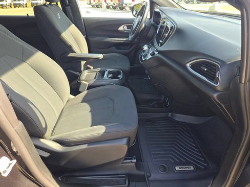 Used 2018 Chrysler Pacifica Touring Plus w/ S Appearance Package FWD image 25