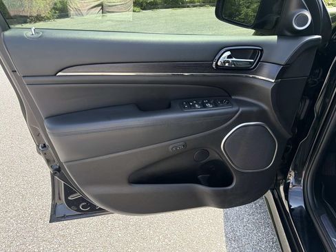 Used 2019 Jeep Grand Cherokee High Altitude AWD/4WD image 18