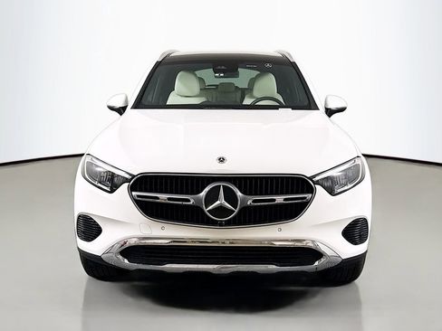 Used 2025 Mercedes-Benz GLC 300 4MATIC image 2