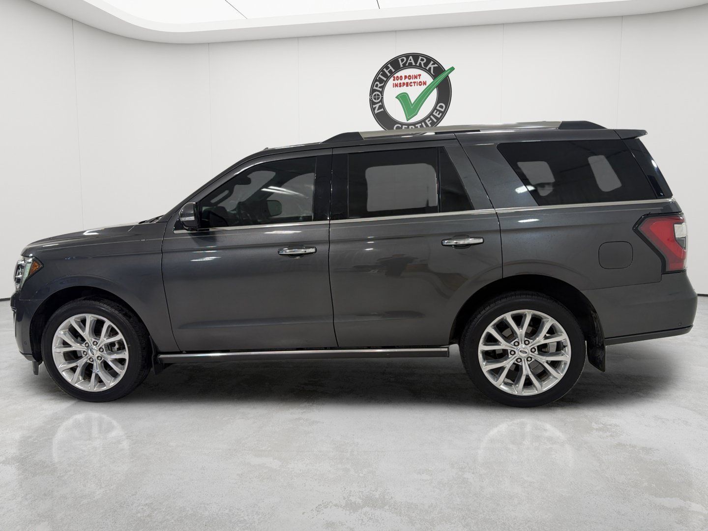 Used 2019 Ford Expedition Limited w/ Equipment Group 302A RWD image 2