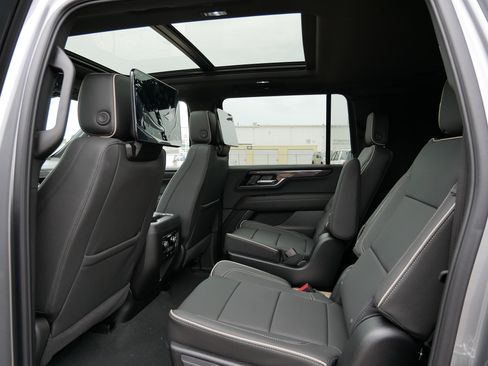 New 2026 GMC Yukon XL Elevation w/ Elevation Premium Package AWD/4WD image 12