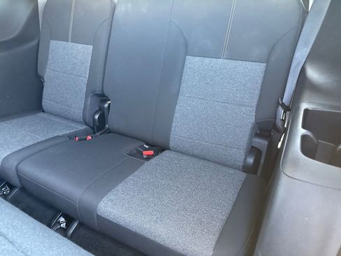 Used 2025 GMC Acadia Elevation image 17