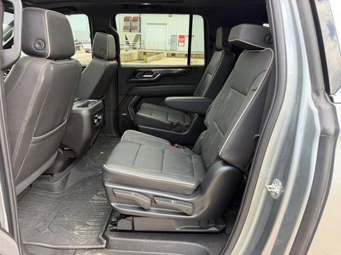 Used 2025 GMC Yukon XL Elevation w/ Technology Package AWD/4WD image 9
