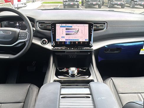 New 2026 Jeep Grand Wagoneer L 2WD image 18