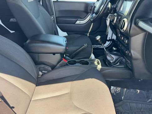 Used 2016 Jeep Wrangler Unlimited Sahara w/ Connectivity Group AWD/4WD image 6