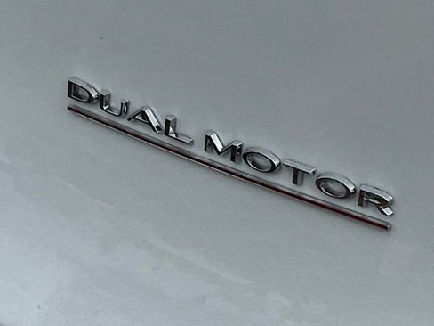 Used 2022 Tesla Model Y Performance AWD/4WD image 32
