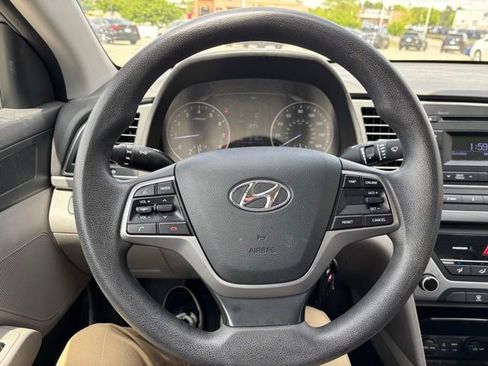 Used 2017 Hyundai Elantra SE w/ Cargo Package FWD image 12