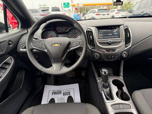 Used 2018 Chevrolet Cruze LT image 11