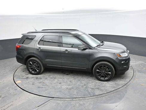 Used 2019 Ford Explorer XLT w/ Equipment Group 202A AWD/4WD image 40