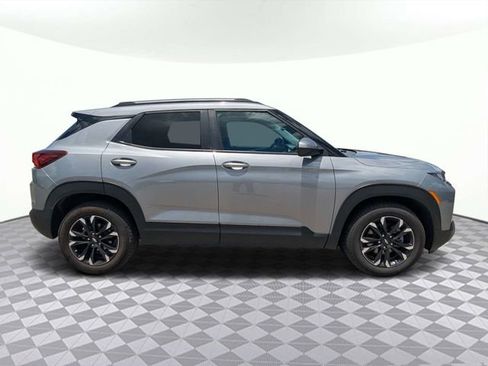 Used 2023 Chevrolet TrailBlazer LT FWD image 2