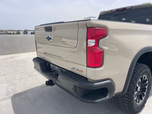 Used 2023 Chevrolet Silverado 1500 ZR2 w/ Technology Package image 4