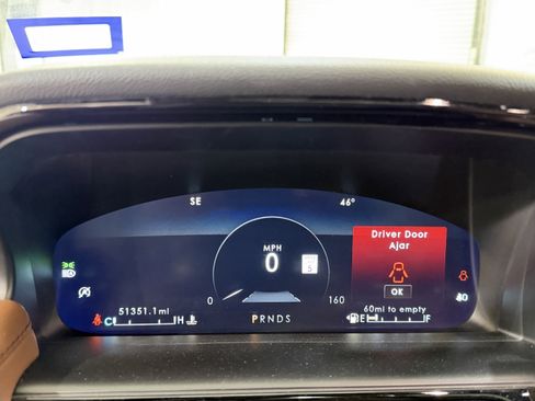 Used 2022 Lincoln Nautilus Reserve w/ Equipment Group 202A image 17