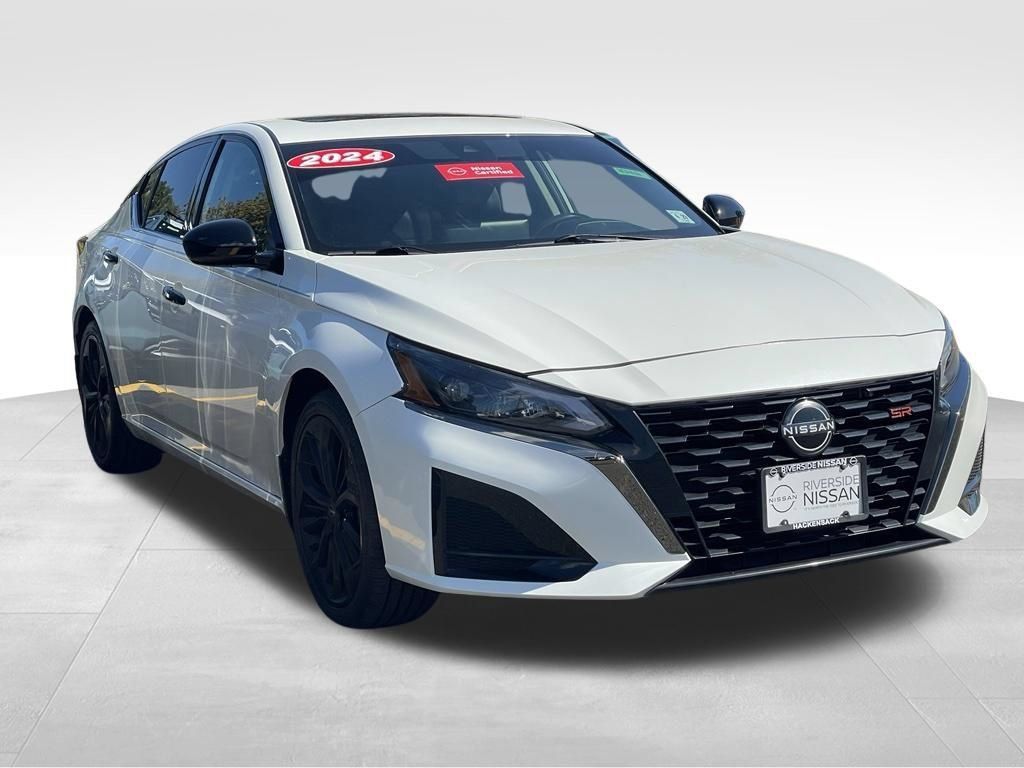 Certified 2024 Nissan Altima 2.5 SR w/ SR Premium Package FWD image 3