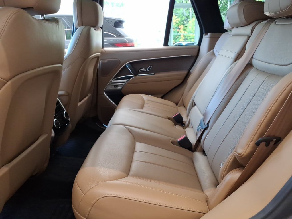 New 2025 Land Rover Range Rover SE AWD/4WD image 14
