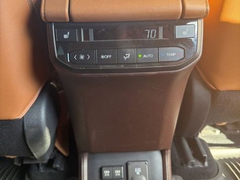 Used 2020 Toyota Highlander Platinum image 11