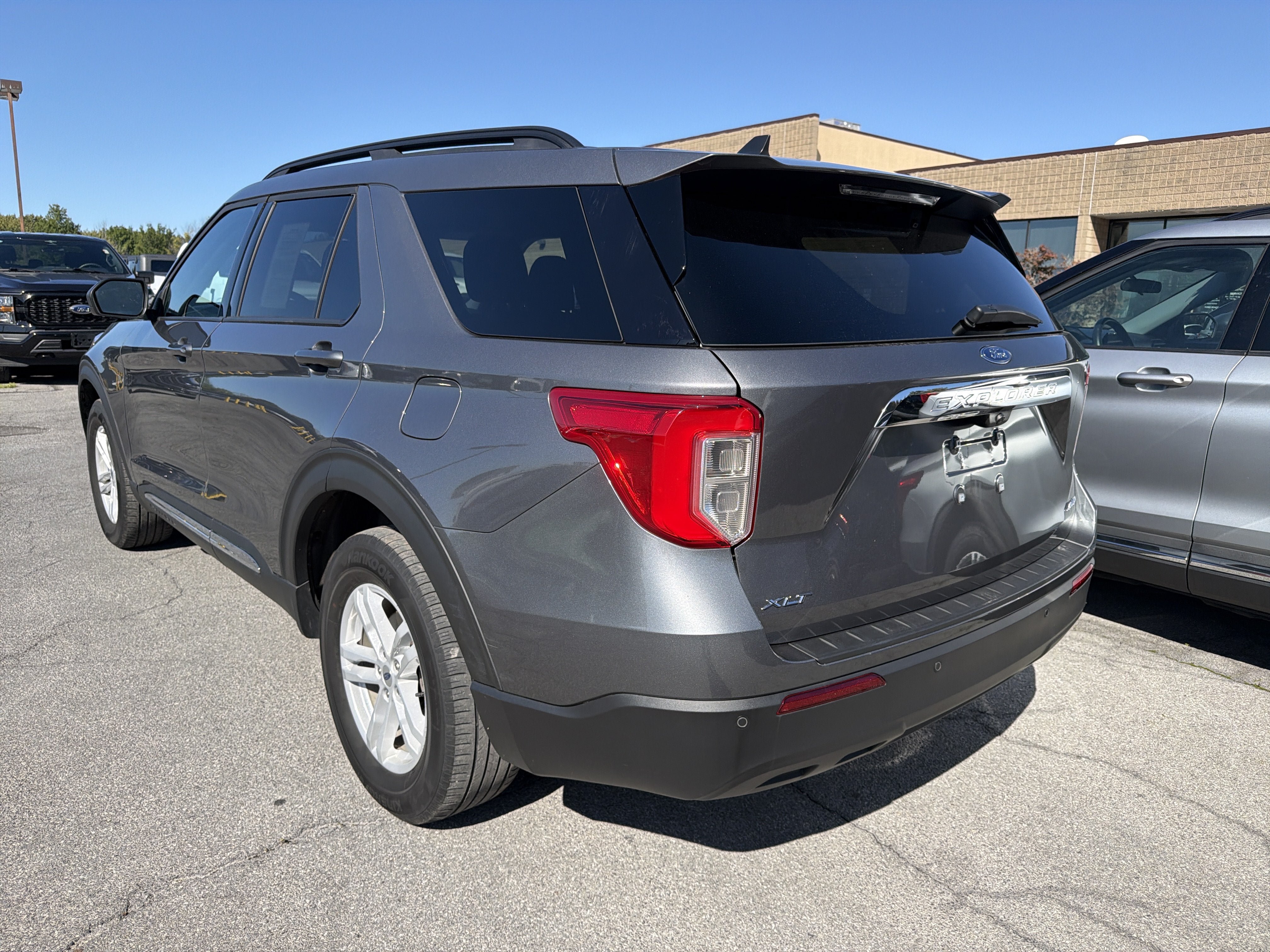 Used 2023 Ford Explorer XLT AWD/4WD image 5