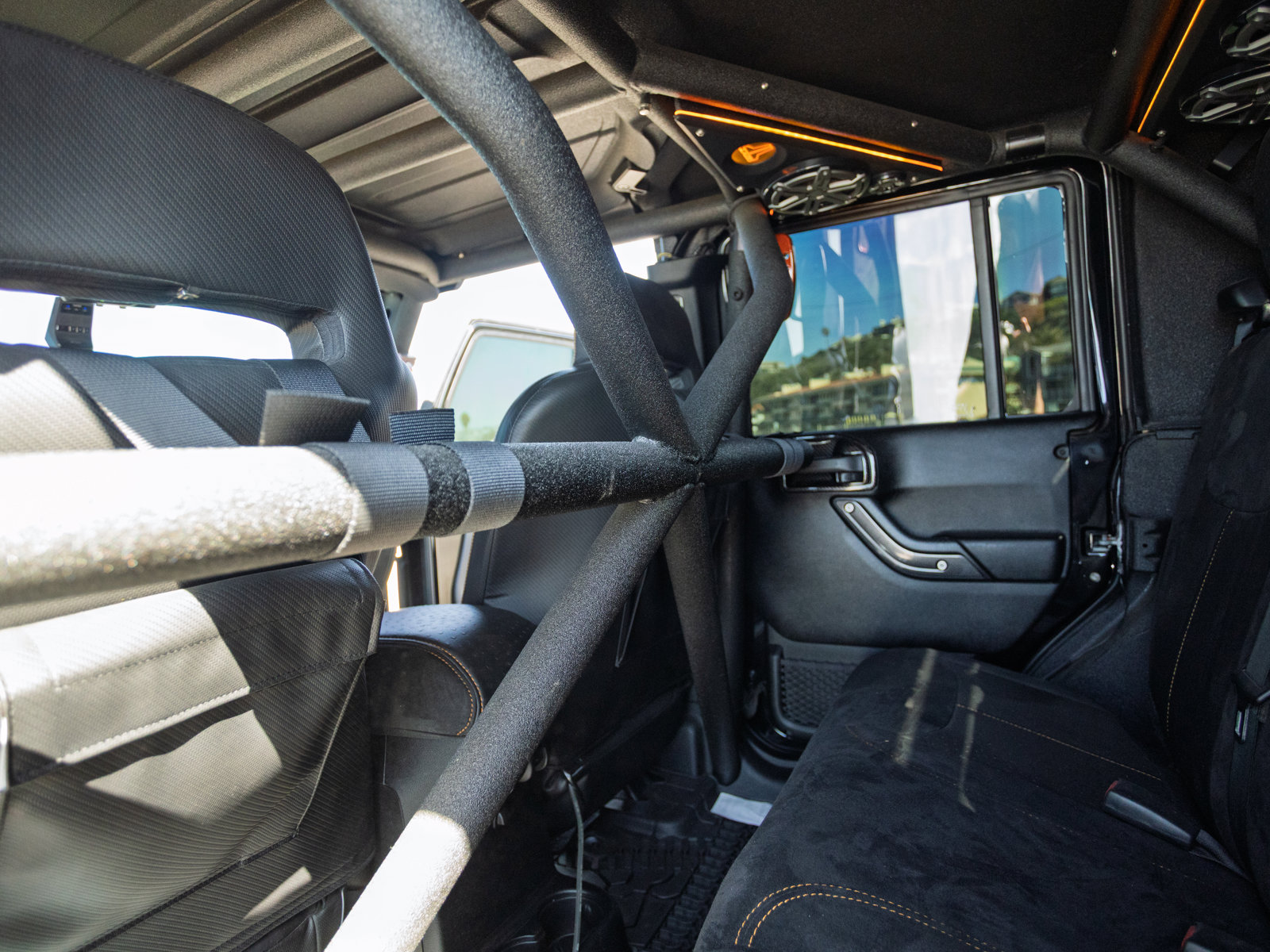 Used 2014 Jeep Wrangler Unlimited Rubicon w/ Connectivity Group AWD/4WD image 43