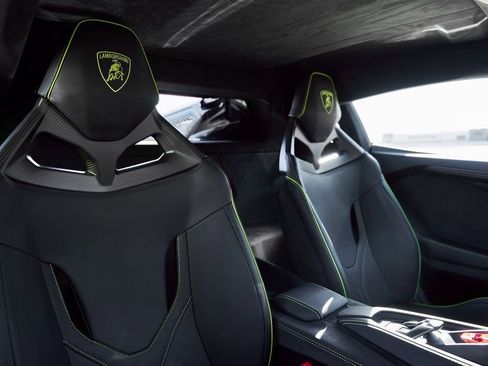 Used 2025 Lamborghini Revuelto AWD/4WD image 46