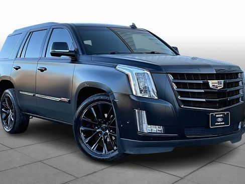 Used 2020 Cadillac Escalade Luxury image 2