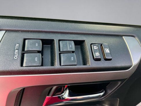 Used 2022 Toyota 4Runner SR5 AWD/4WD image 13