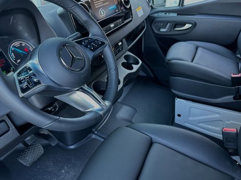 New 2024 Mercedes-Benz eSprinter 170 Cargo image 36