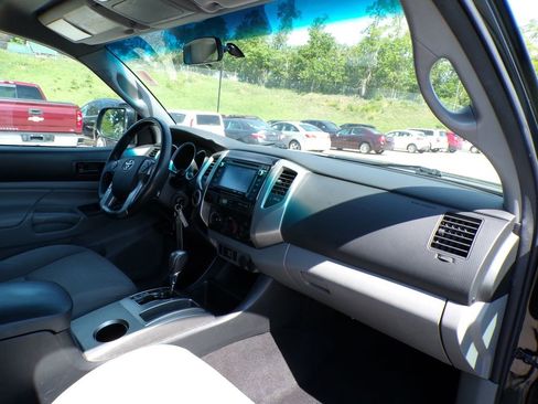 Used 2014 Toyota Tacoma 4x4 Double Cab w/ SR5 Package image 14