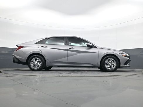 Certified 2024 Hyundai Elantra SE image 24