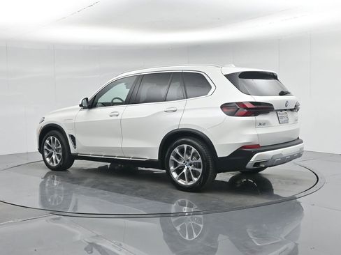 Used 2025 BMW X5 xDrive50e image 6