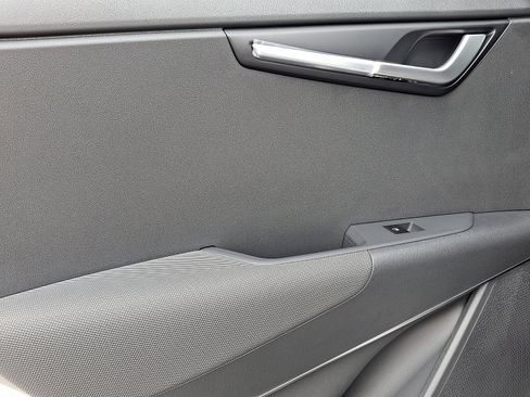 New 2026 Kia Niro EX FWD image 8