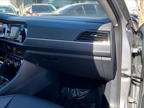 Used 2024 Volkswagen Jetta SE image 17
