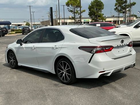 Used 2022 Toyota Camry SE FWD image 5