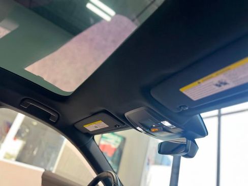 Used 2021 Porsche Taycan 4S image 33