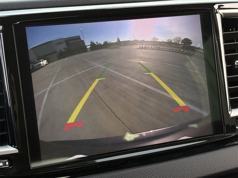 Used 2023 Chrysler Pacifica Touring-L image 17