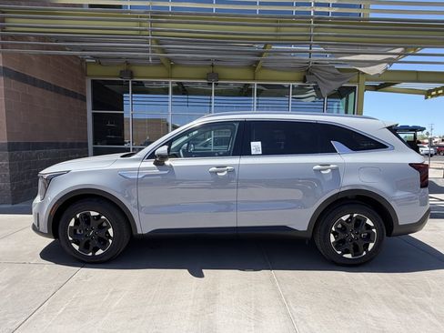 Used 2025 Kia Sorento S w/ Panoramic Sunroof Package FWD image 7