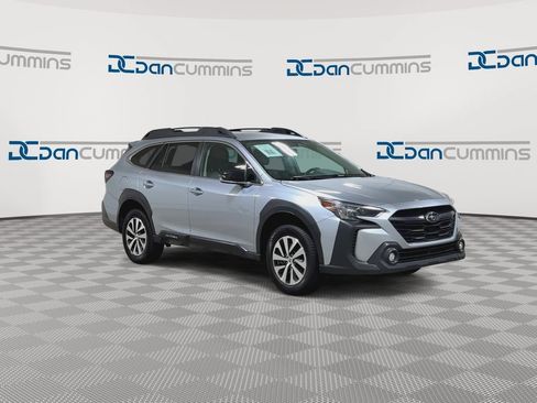 Used 2024 Subaru Outback Premium AWD/4WD image 2